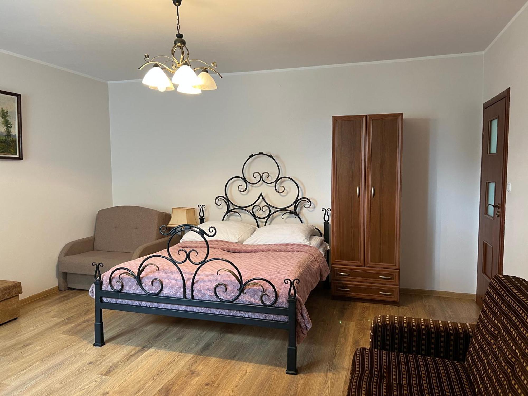 ドロヒチン Pod Katedra Bed & Breakfast エクステリア 写真