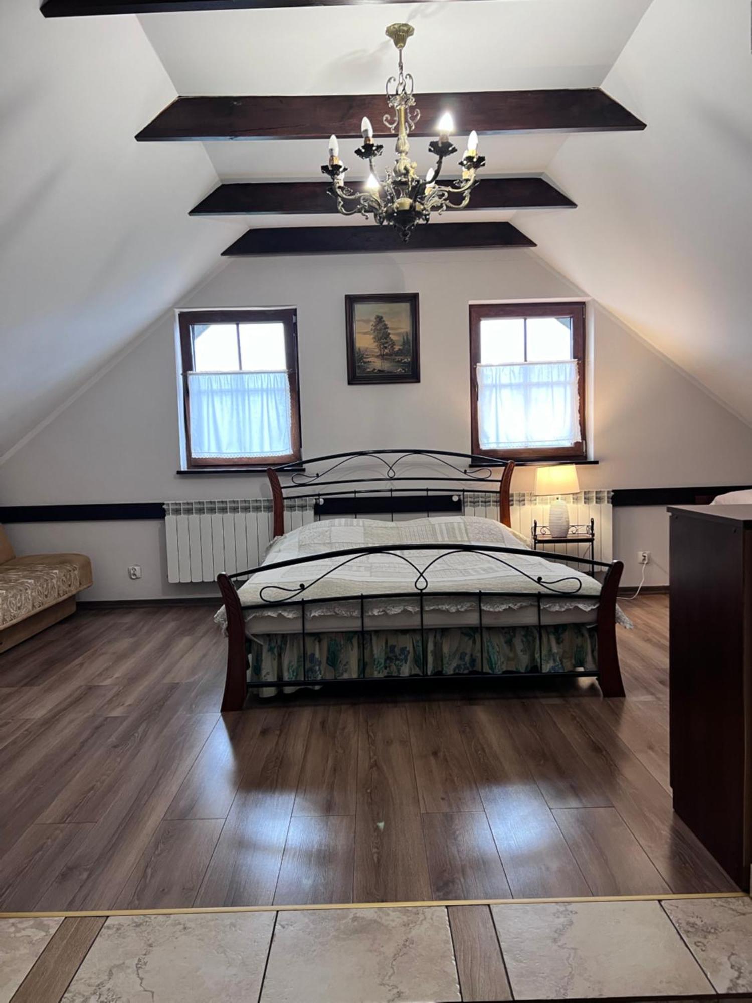 ドロヒチン Pod Katedra Bed & Breakfast エクステリア 写真